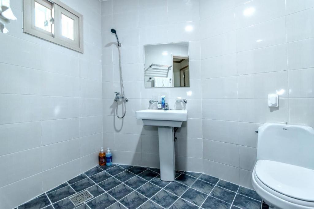 Beach Story Hotel Чеджудо Экстерьер фото